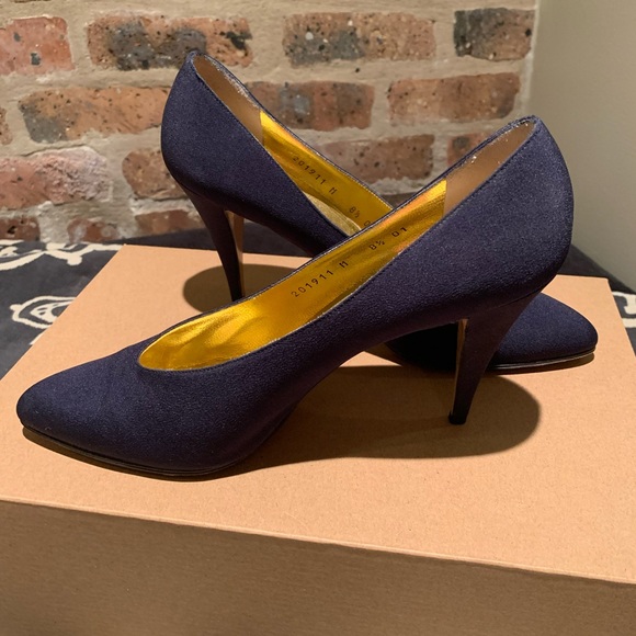 Anne Klein Elegant Dress Pumps - Picture 2 of 4